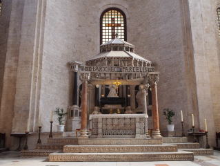 聖ニコラ教会(Basilica San Nicola)