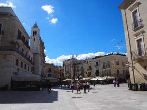 フェッラレーゼ広場(Piazza Ferrarese)